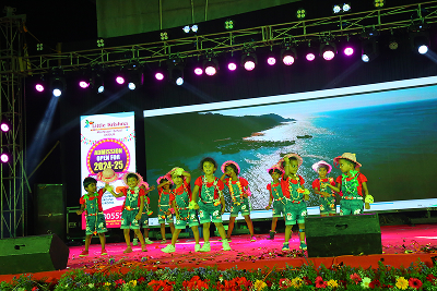 group performance of kids